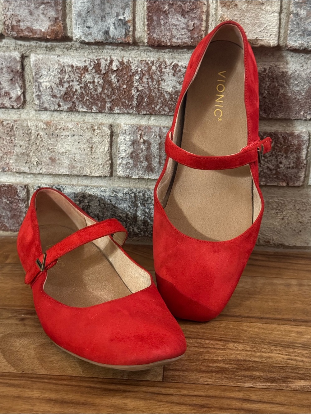 Vionic Red Suede Mary Jane Flats Women’s Size 8.5 Dorothy Costume Shoes